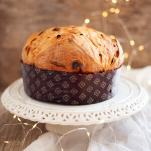 panettone artigianale su alzatina