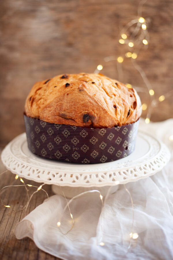 panettone artigianale su alzatina